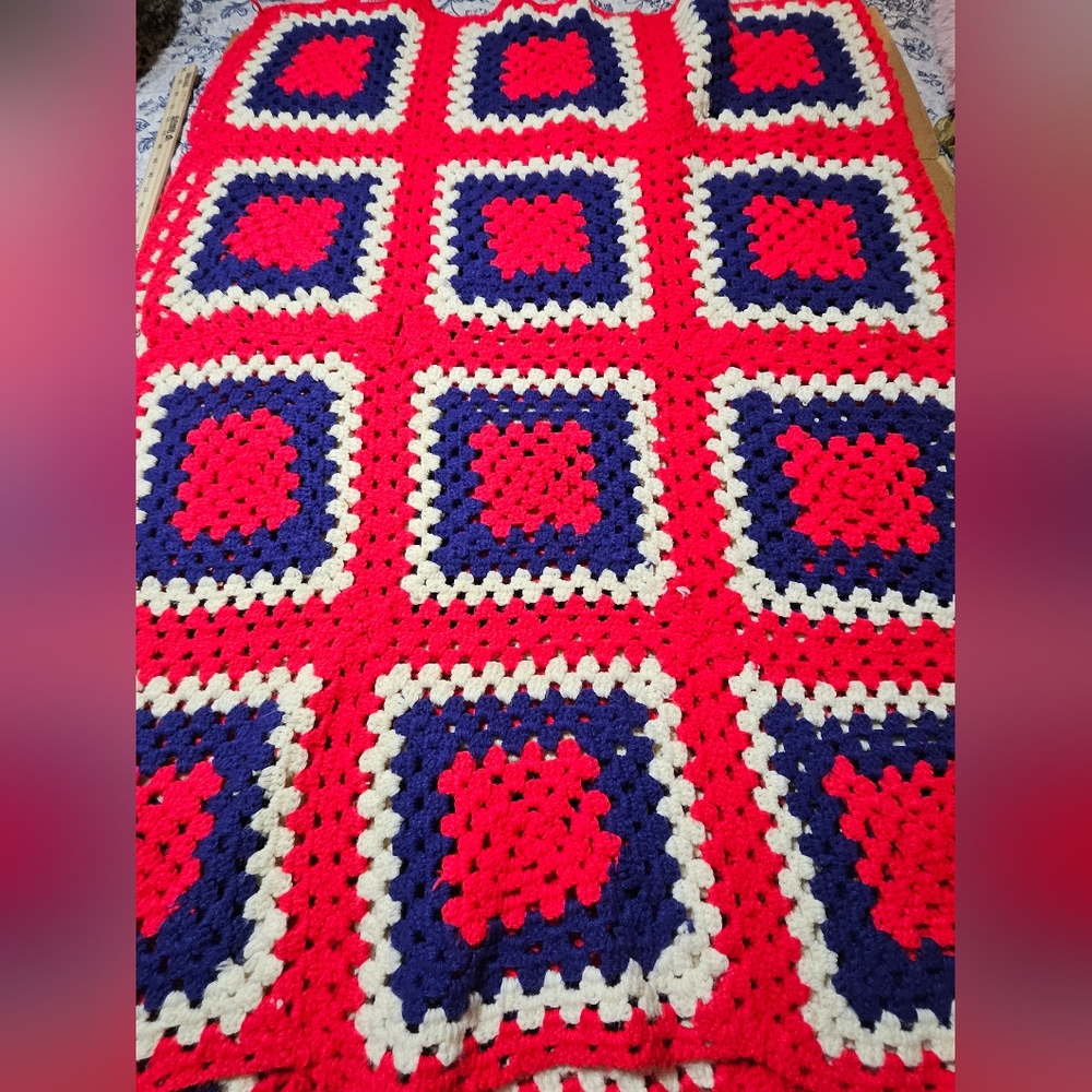 Vtg Hand Crocheted Granny Square Red White & Blue 46x65 Afghan‎ Blanket Read
